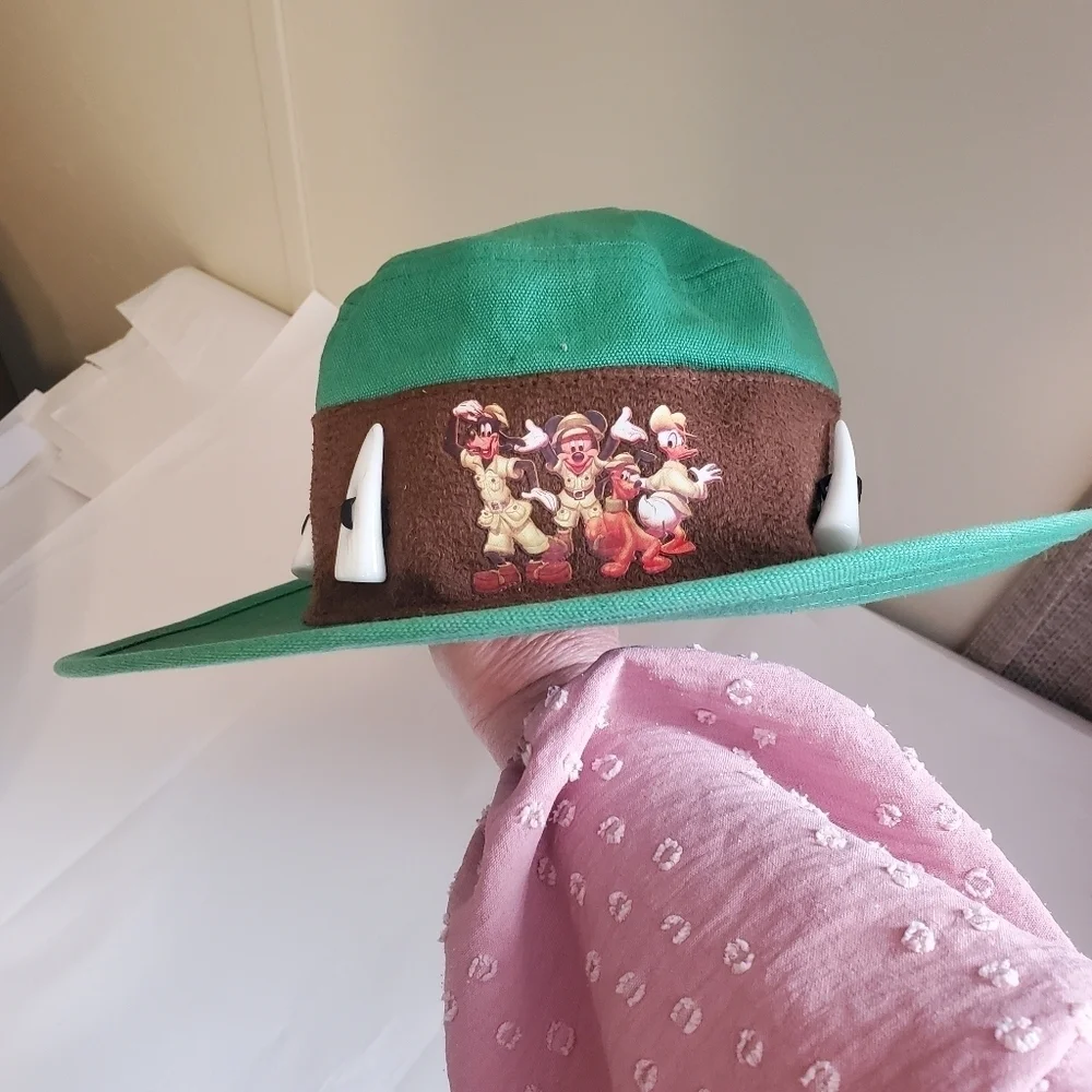 DISNEY PARKS WALT DISNEY WILDLIFE SAFARI HAT. YOUTH. GREEN